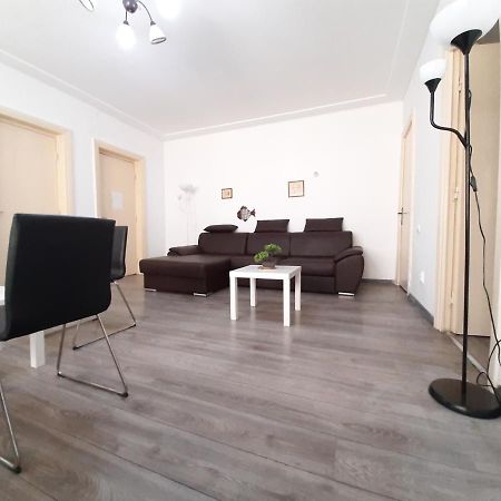 Four Rooms Apartment Central Бухарест Экстерьер фото