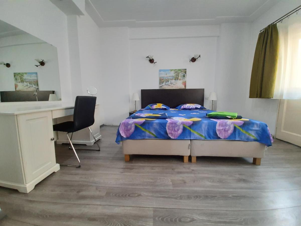 Four Rooms Apartment Central Бухарест Экстерьер фото