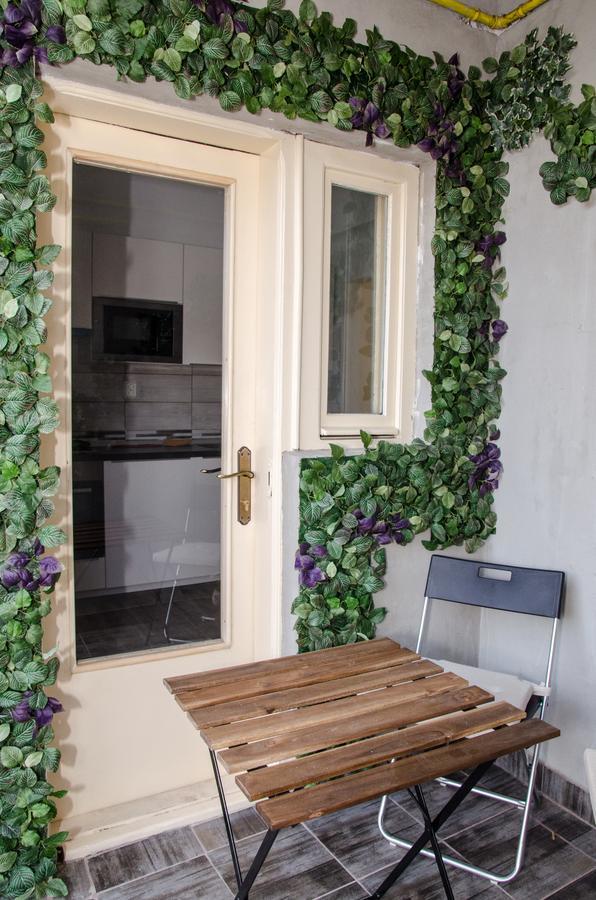 Four Rooms Apartment Central Бухарест Экстерьер фото